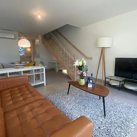 Roche Blanche - Terrasse Et Parking * Nîmes