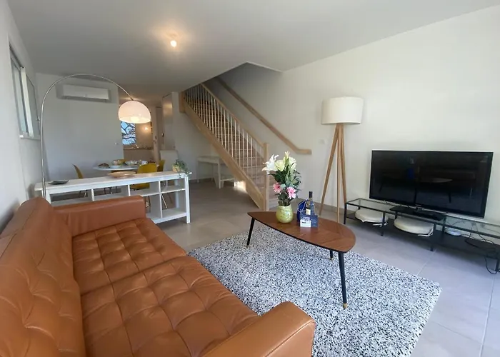 Roche Blanche - Terrasse Et Parking * Nîmes