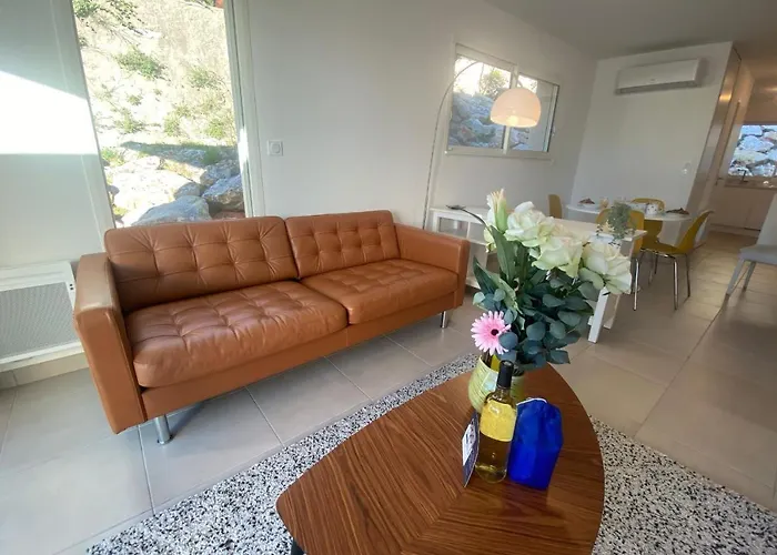 Roche Blanche - Terrasse Et Parking Nîmes